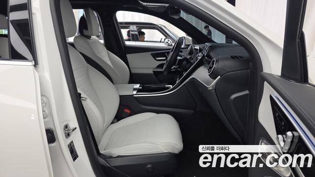 Mercedes-Benz GLC-Class GLC300 4MATIC AMG Line
