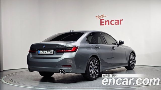 BMW 3-Series 320i