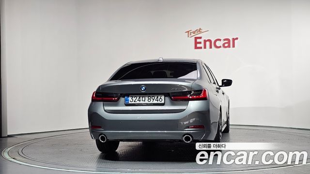 BMW 3-Series 320i
