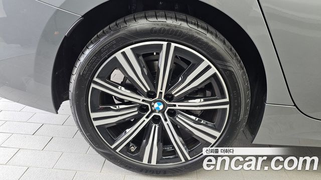 BMW 3-Series 320i