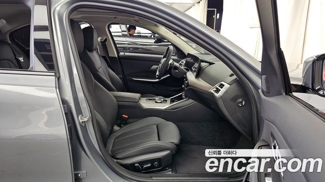 BMW 3-Series 320i