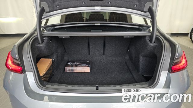 BMW 3-Series 320i