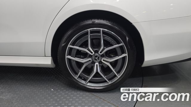 Mercedes-Benz E-Class E220d 4MATIC AMG Line