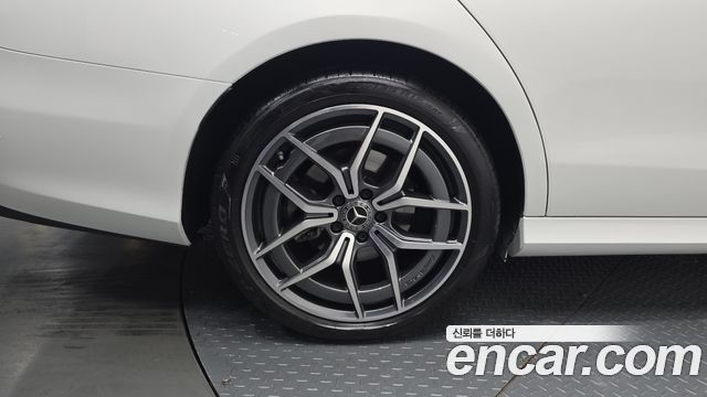 Mercedes-Benz E-Class E220d 4MATIC AMG Line