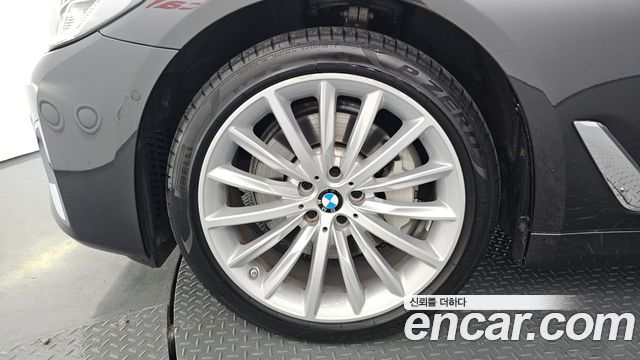 BMW 5-Series 530i Luxury