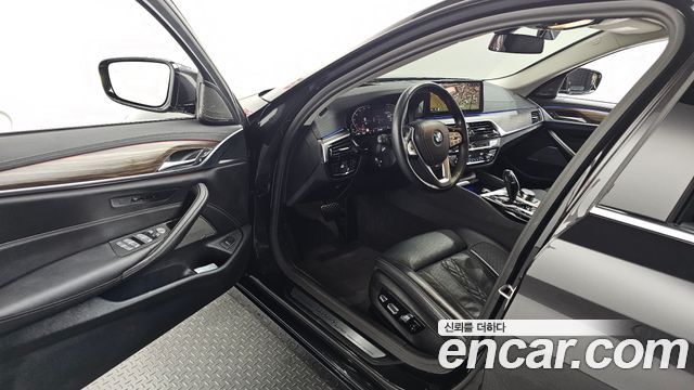 BMW 5-Series 530i Luxury