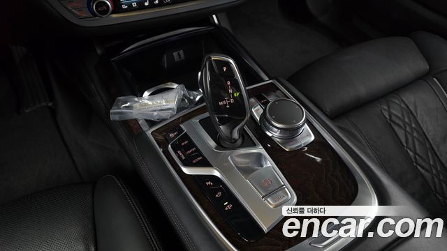 BMW 7-Series 750Li xDrive