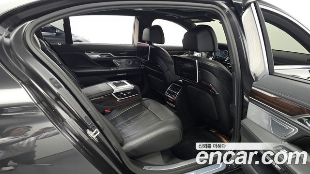 BMW 7-Series 750Li xDrive