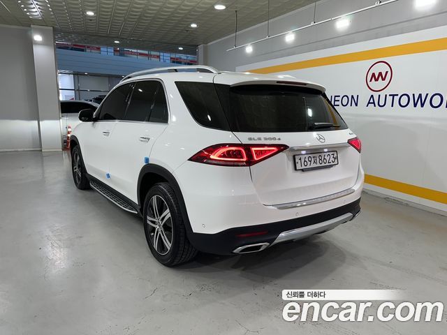 Mercedes-Benz GLE-Class GLE300d 4MATIC