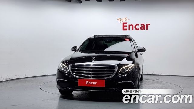 Mercedes-Benz E-Class E300 4MATIC Exclusive