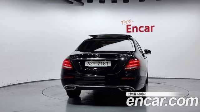 Mercedes-Benz E-Class E300 4MATIC Exclusive