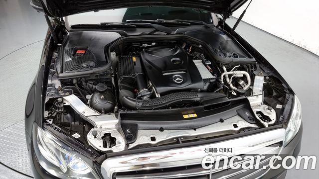 Mercedes-Benz E-Class E300 4MATIC Exclusive