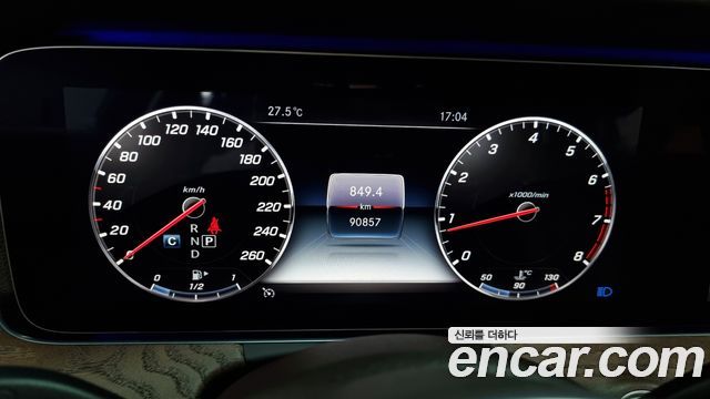 Mercedes-Benz E-Class E300 4MATIC Exclusive