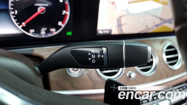Mercedes-Benz E-Class E300 4MATIC Exclusive