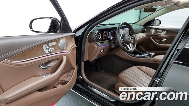 Mercedes-Benz E-Class E300 4MATIC Exclusive