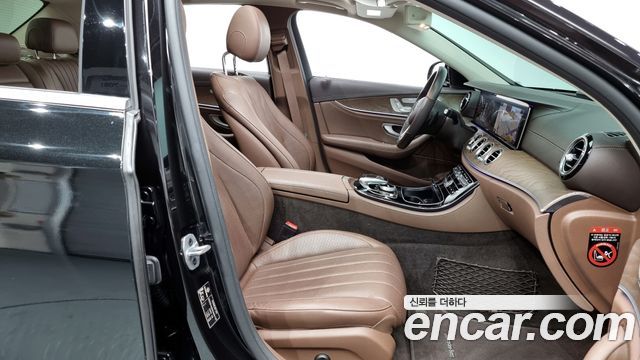 Mercedes-Benz E-Class E300 4MATIC Exclusive