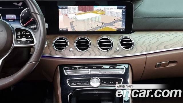 Mercedes-Benz E-Class E300 4MATIC Exclusive