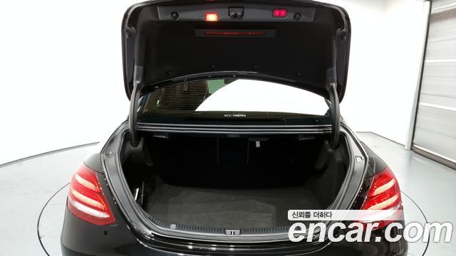 Mercedes-Benz E-Class E300 4MATIC Exclusive