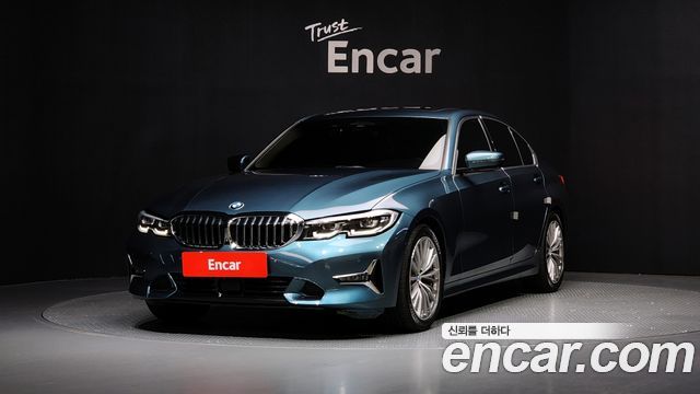 BMW 3-Series 320i Luxury