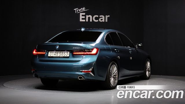 BMW 3-Series 320i Luxury