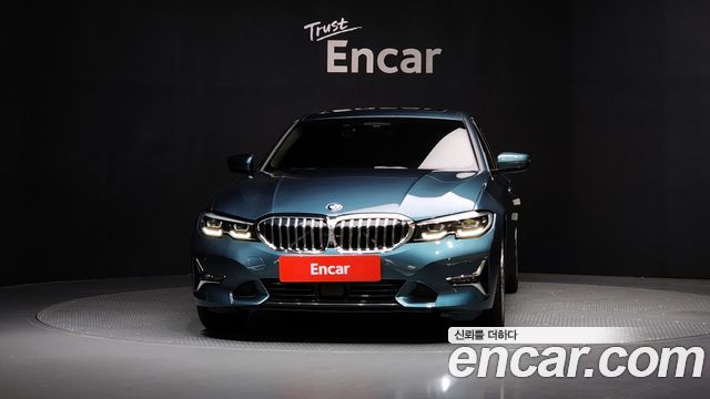 BMW 3-Series 320i Luxury