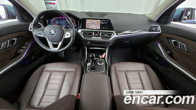 BMW 3-Series 320i Luxury