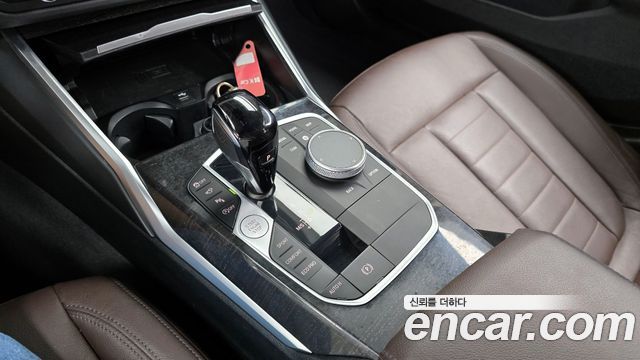 BMW 3-Series 320i Luxury