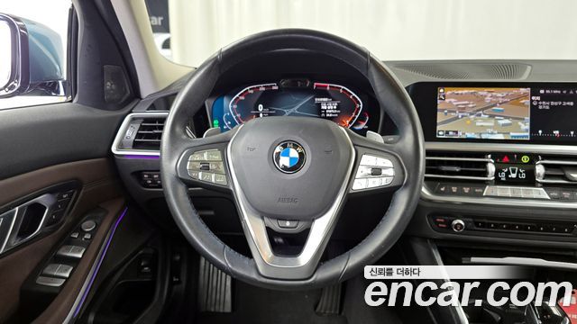 BMW 3-Series 320i Luxury