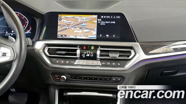 BMW 3-Series 320i Luxury