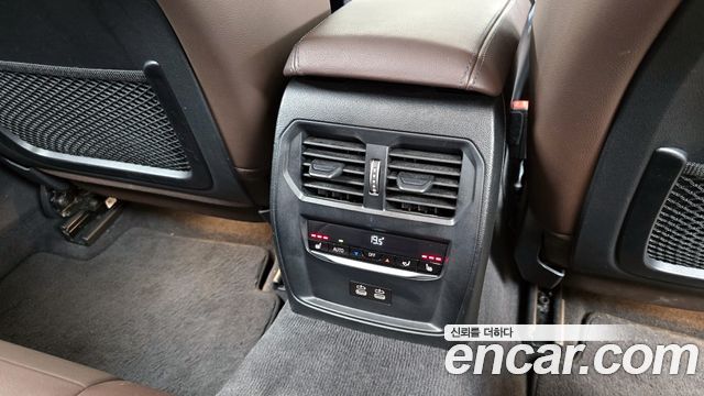 BMW 3-Series 320i Luxury