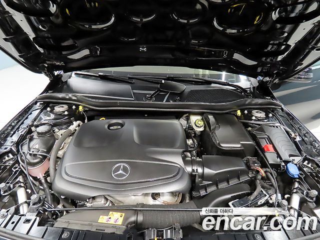 Mercedes-Benz GLA-Class GLA220 Premium