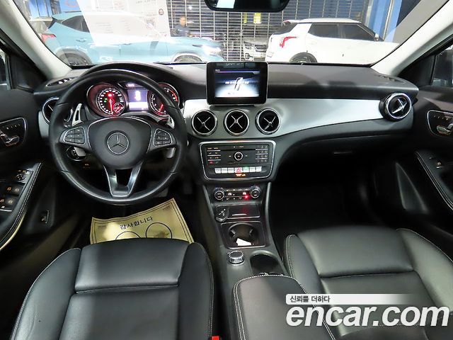 Mercedes-Benz GLA-Class GLA220 Premium