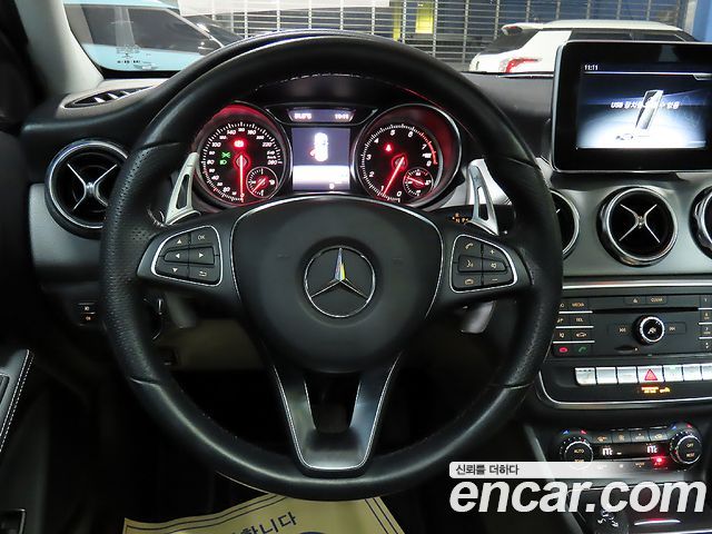 Mercedes-Benz GLA-Class GLA220 Premium
