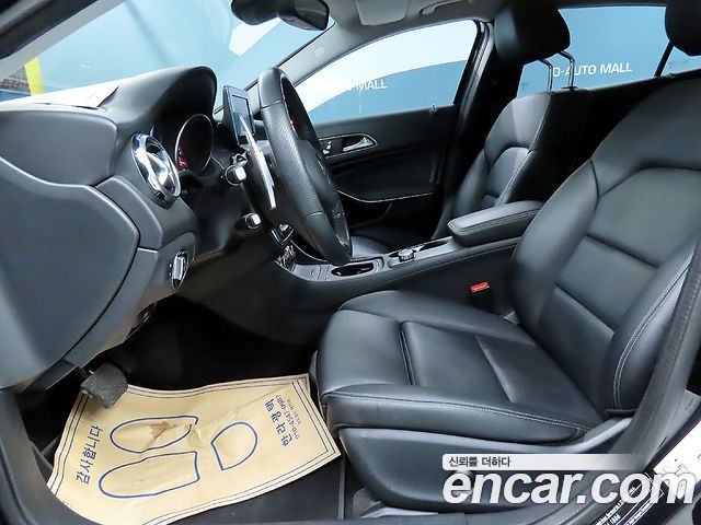 Mercedes-Benz GLA-Class GLA220 Premium
