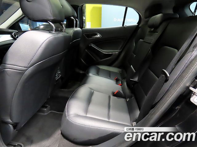 Mercedes-Benz GLA-Class GLA220 Premium