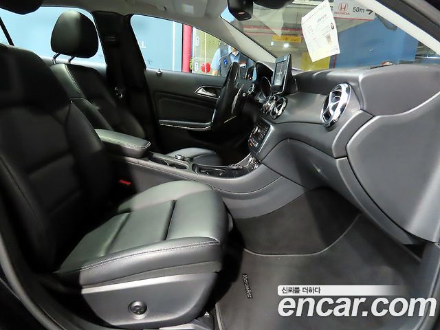 Mercedes-Benz GLA-Class GLA220 Premium