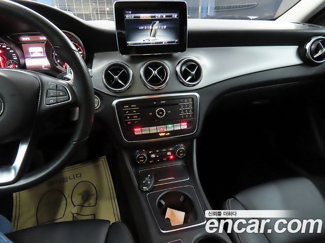 Mercedes-Benz GLA-Class GLA220 Premium
