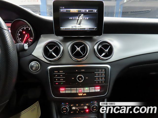 Mercedes-Benz GLA-Class GLA220 Premium