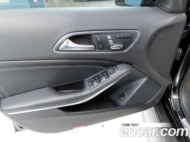 Mercedes-Benz GLA-Class GLA220 Premium