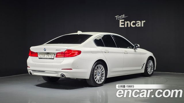 BMW 5-Series 520i Luxury