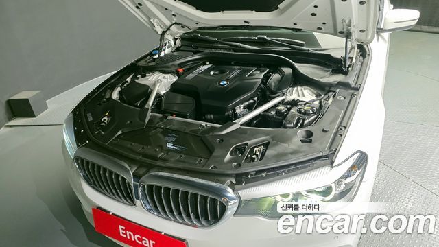 BMW 5-Series 520i Luxury