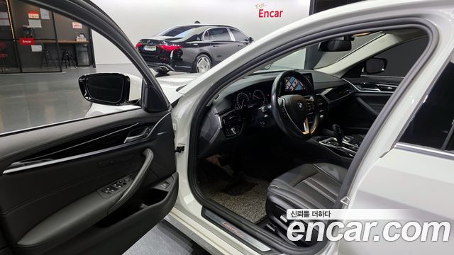 BMW 5-Series 520i Luxury