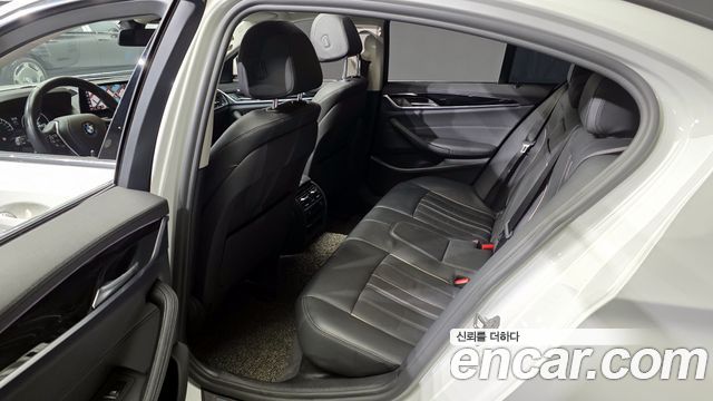 BMW 5-Series 520i Luxury
