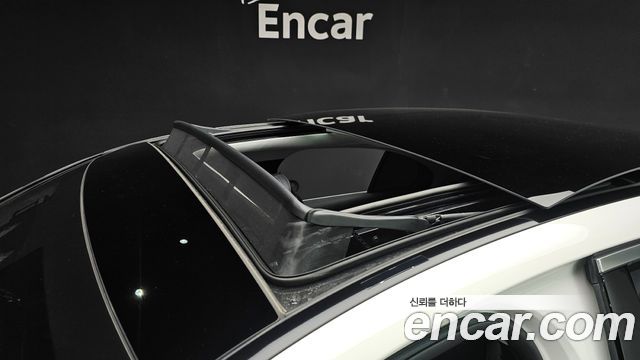Mercedes-Benz E-Class E200 Avantgarde