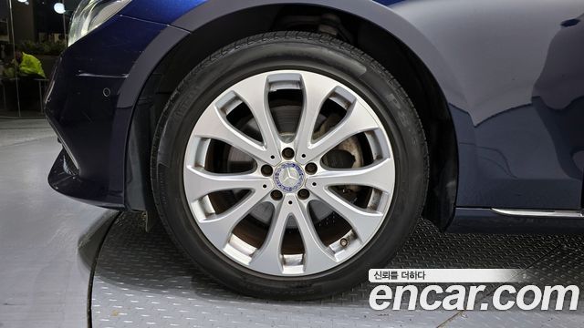 Mercedes-Benz E-Class E220d Exclusive