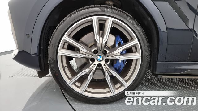 BMW X6 M50i