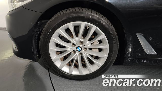 BMW 5-Series 530i xDrive Luxury Plus