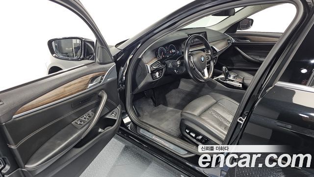 BMW 5-Series 530i xDrive Luxury Plus