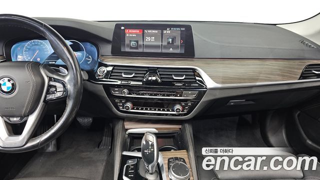 BMW 5-Series 530i xDrive Luxury Plus