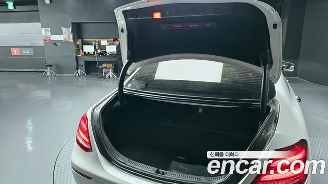Mercedes-Benz E-Class E200 Avantgarde